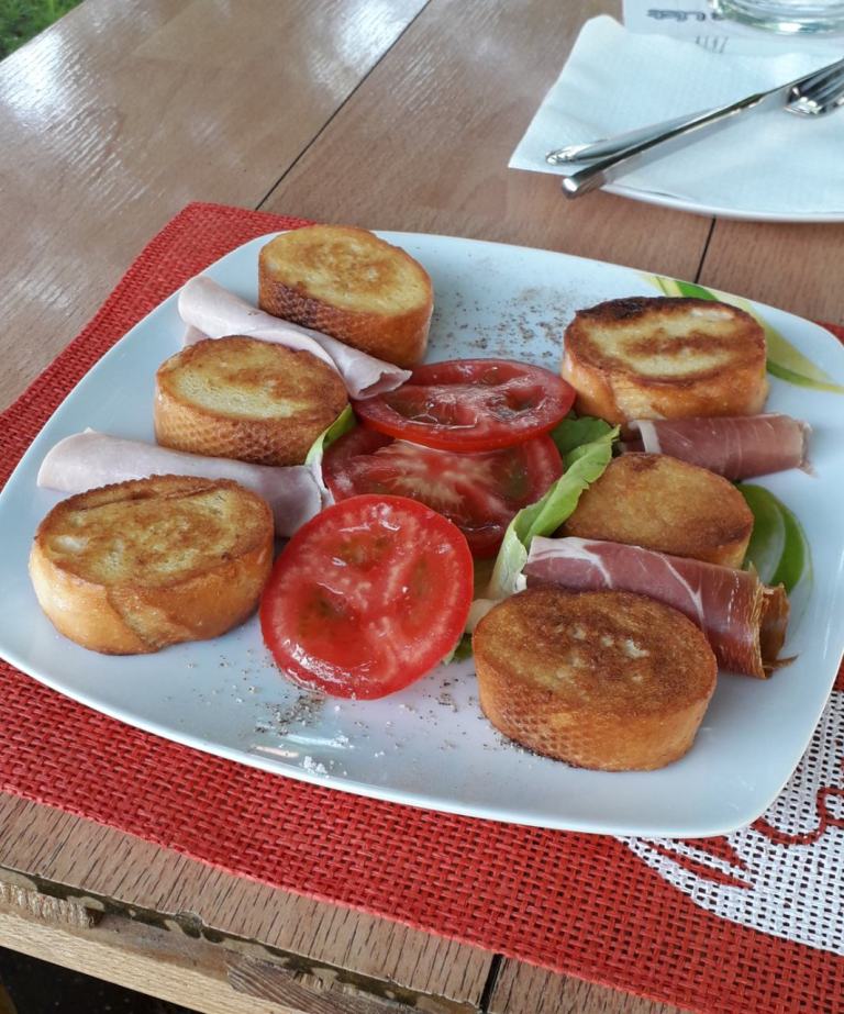 Ljetnja bašta Parkić (1).jpg